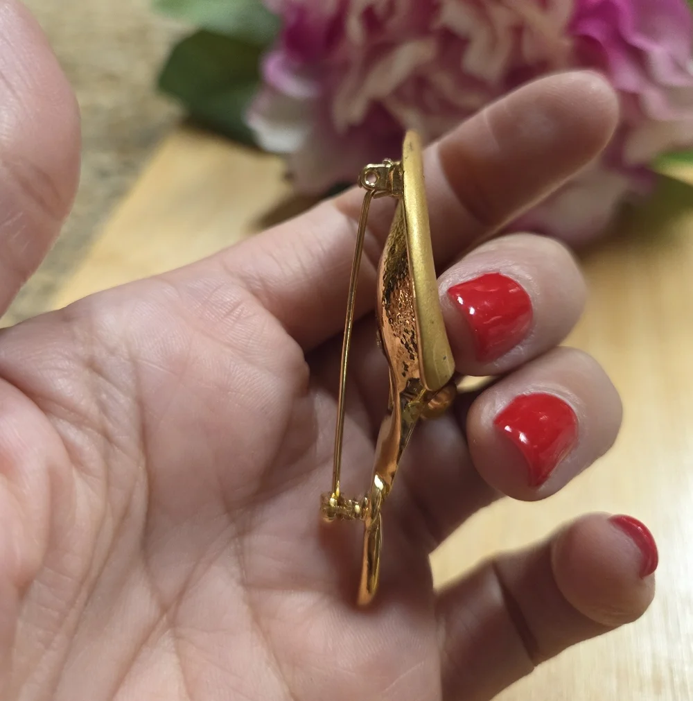 Elegant Gold Floral Brooch - Picture 4 of 4